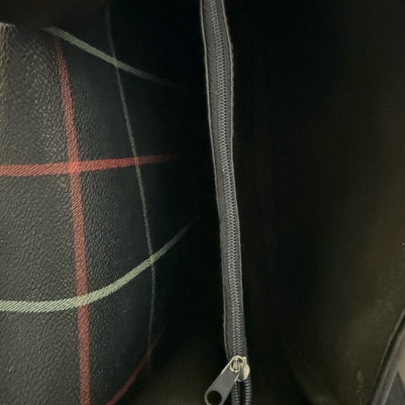 EUC BURBERRYS LONDON CROSSBODY - Picture 7 of 10